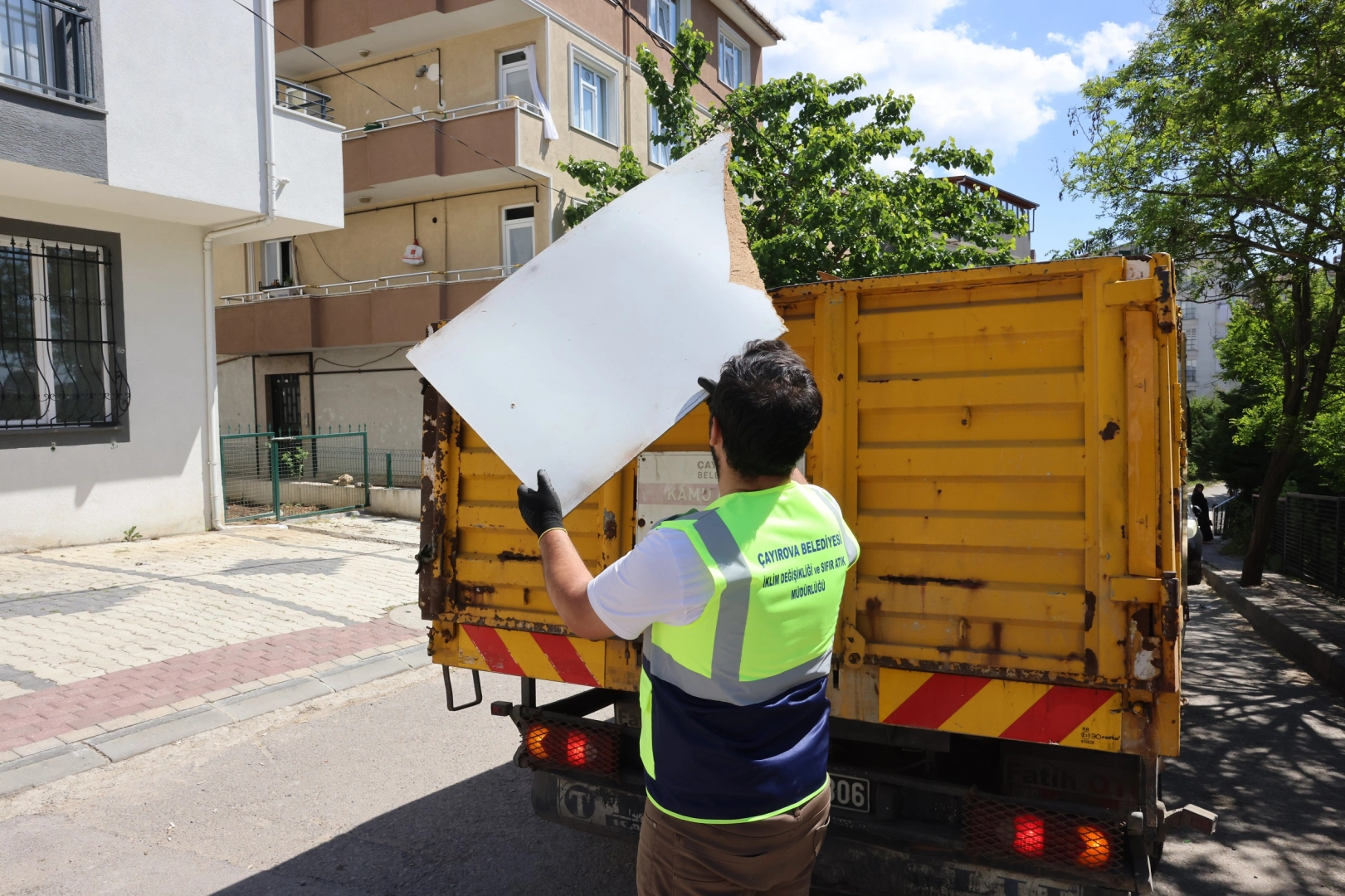 &Ccedil;ayırova'da tonlarca atık geri d&ouml;n&uuml;ş&uuml;me kazandırıldı