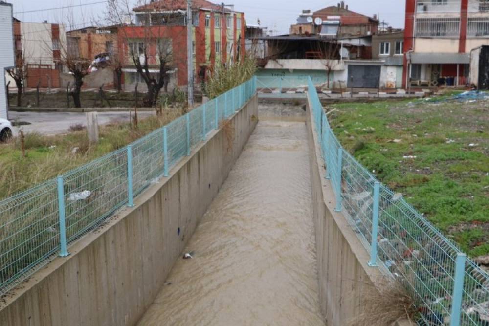 Manisa'da derelerdeki ıslahlar olası taşkınları &ouml;nl&uuml;yor