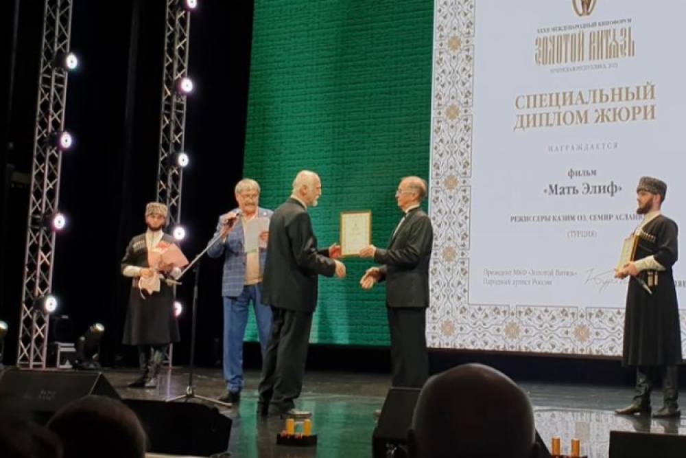 'Elif Ana' filmine Rusya'dan iki &ouml;d&uuml;l