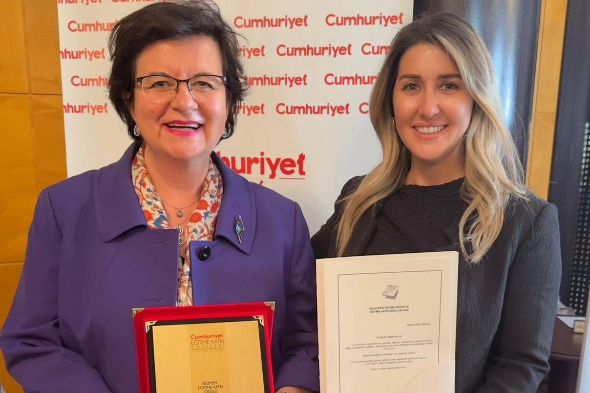 Pfizer T&uuml;rkiye'ye 'Bilimsel Eğitime Katkı &Ouml;d&uuml;l&uuml;'