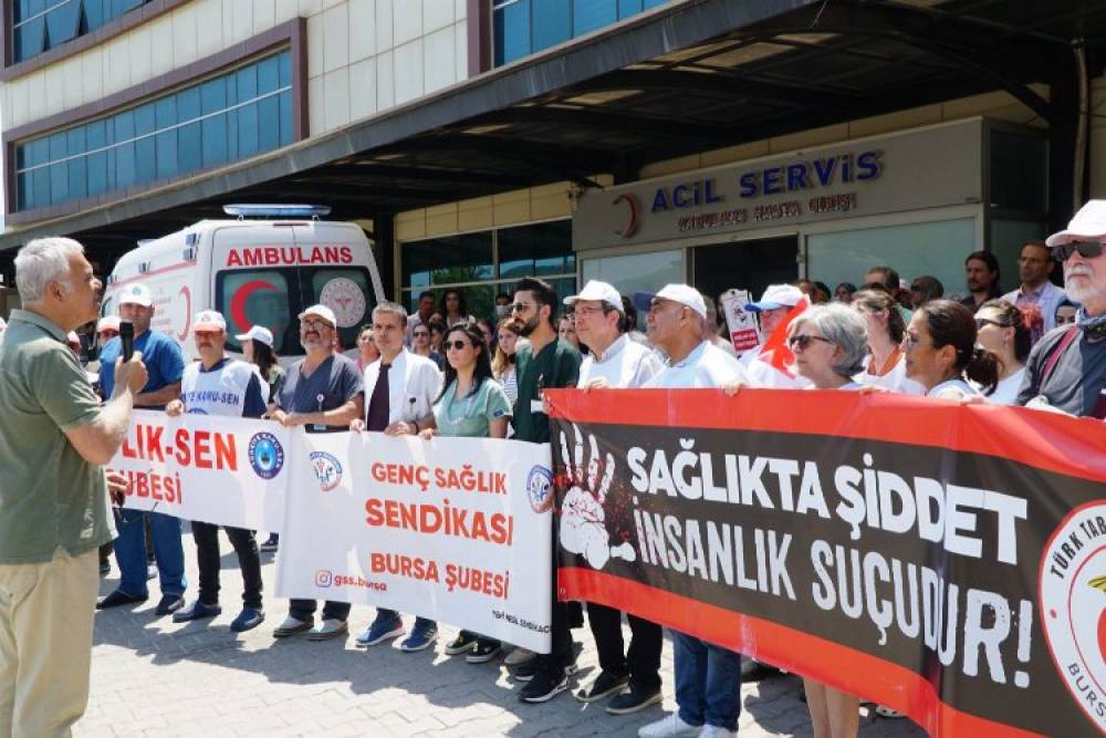 Bursa&rsquo;da sağlık &ccedil;alışanlarından şiddete isyan!