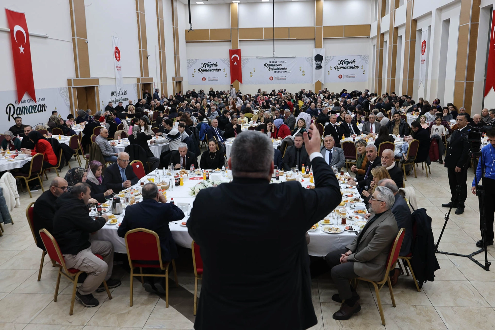 Ankara Ke&ccedil;i&ouml;ren'de emekli askerler aynı sofrada