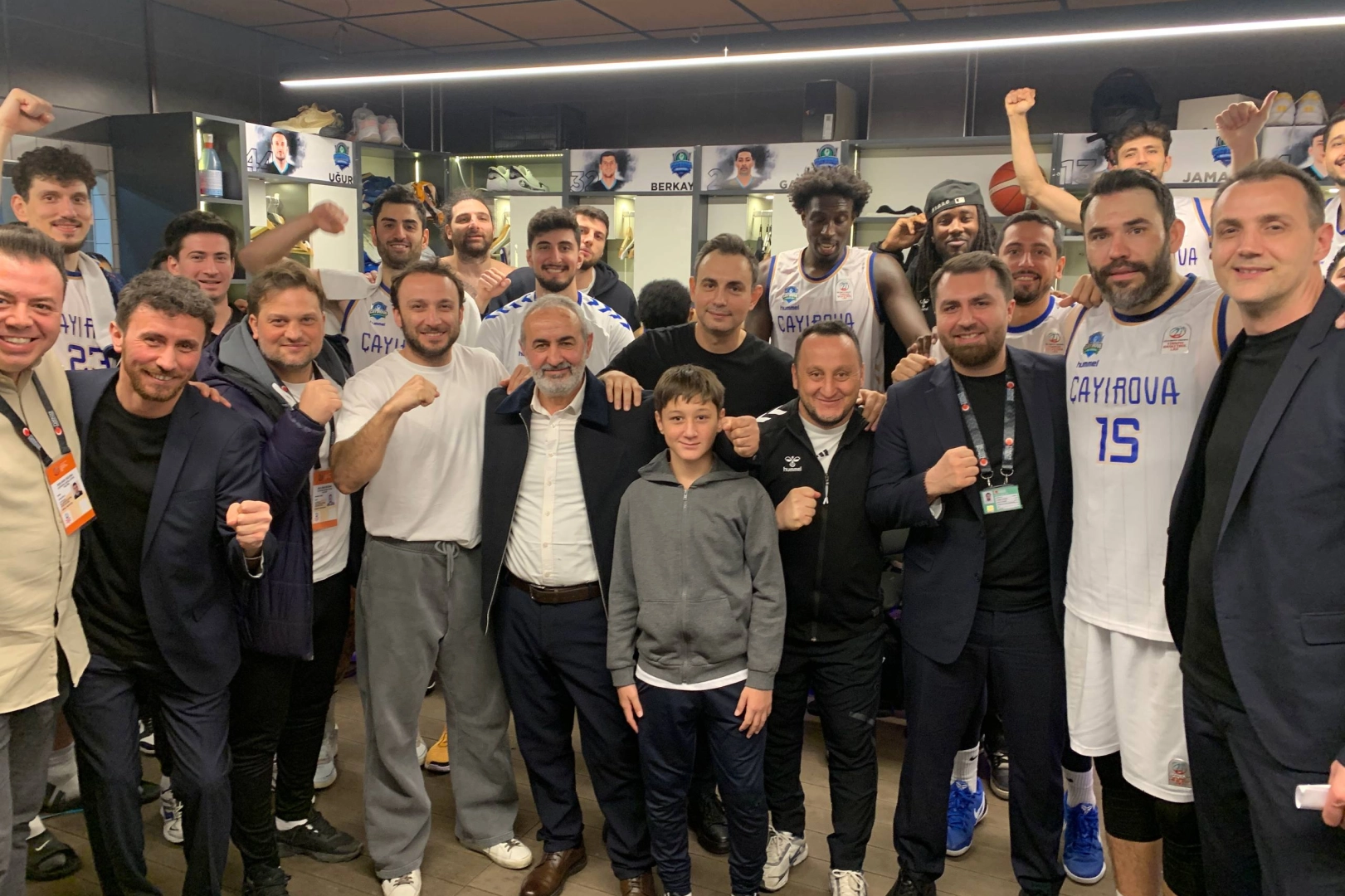 &Ccedil;ayırova, Fenerbah&ccedil;e Koleji&rsquo;ni potada mağlup etti