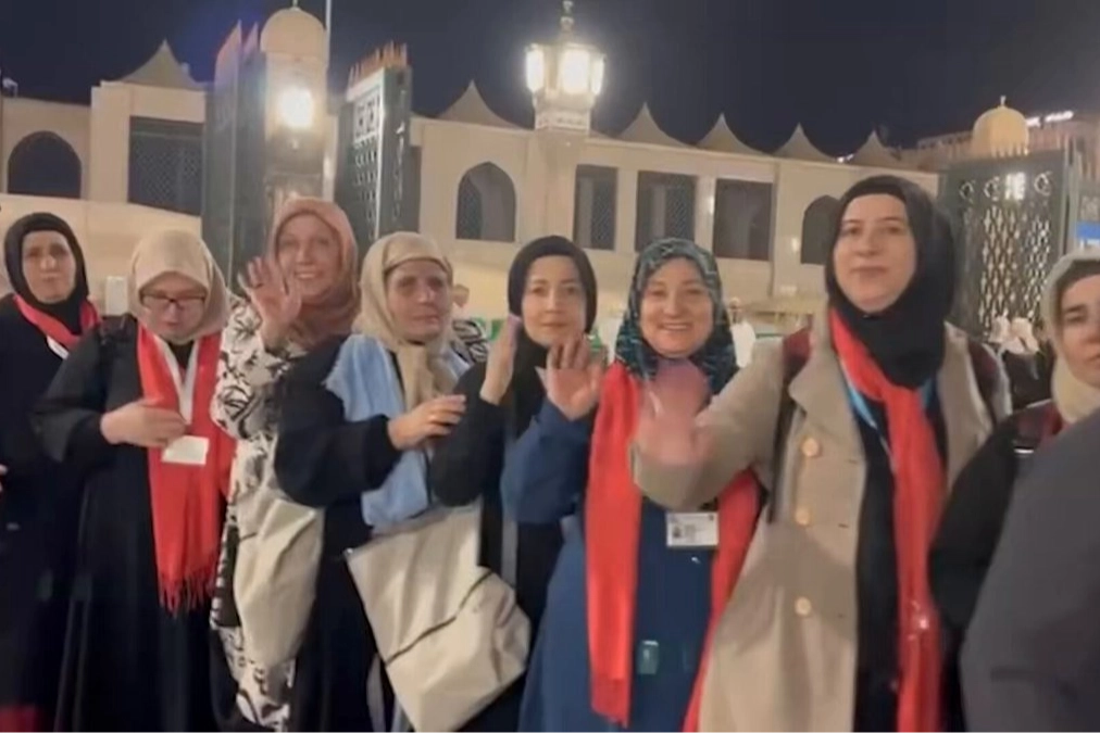 Şehit yakınları Umre&rsquo;den d&ouml;nd&uuml;