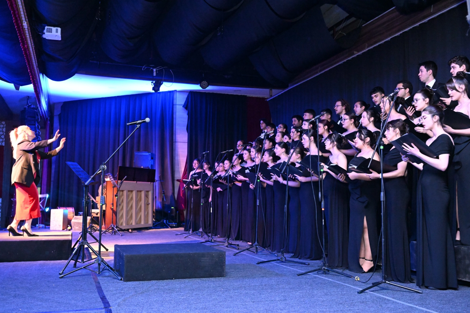 Manisa'da &ccedil;ocuk ve gen&ccedil;lerden '&ccedil;ok sesli' coşku