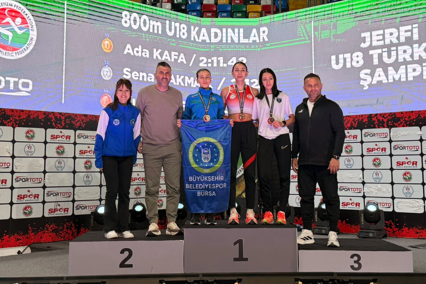 Bursa B&uuml;y&uuml;kşehir Belediyesporlu Sena &Ccedil;akmak T&uuml;rkiye ikincisi