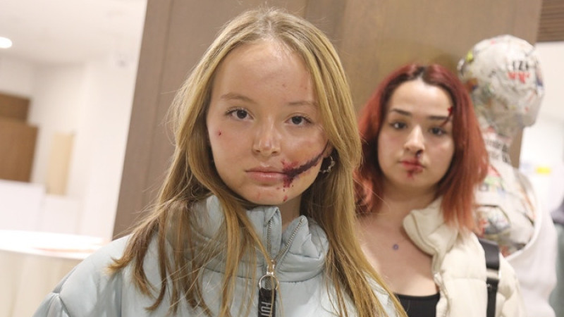 Kadına Y&ouml;nelik Şiddeti Şarkılı, Tiyatrolu Tepki